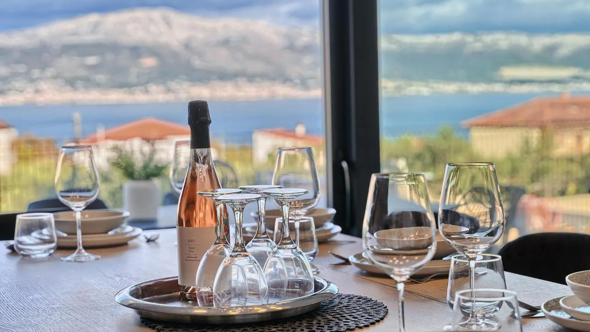 Bura Breeze - Sea-View Garden Apartment Slatine