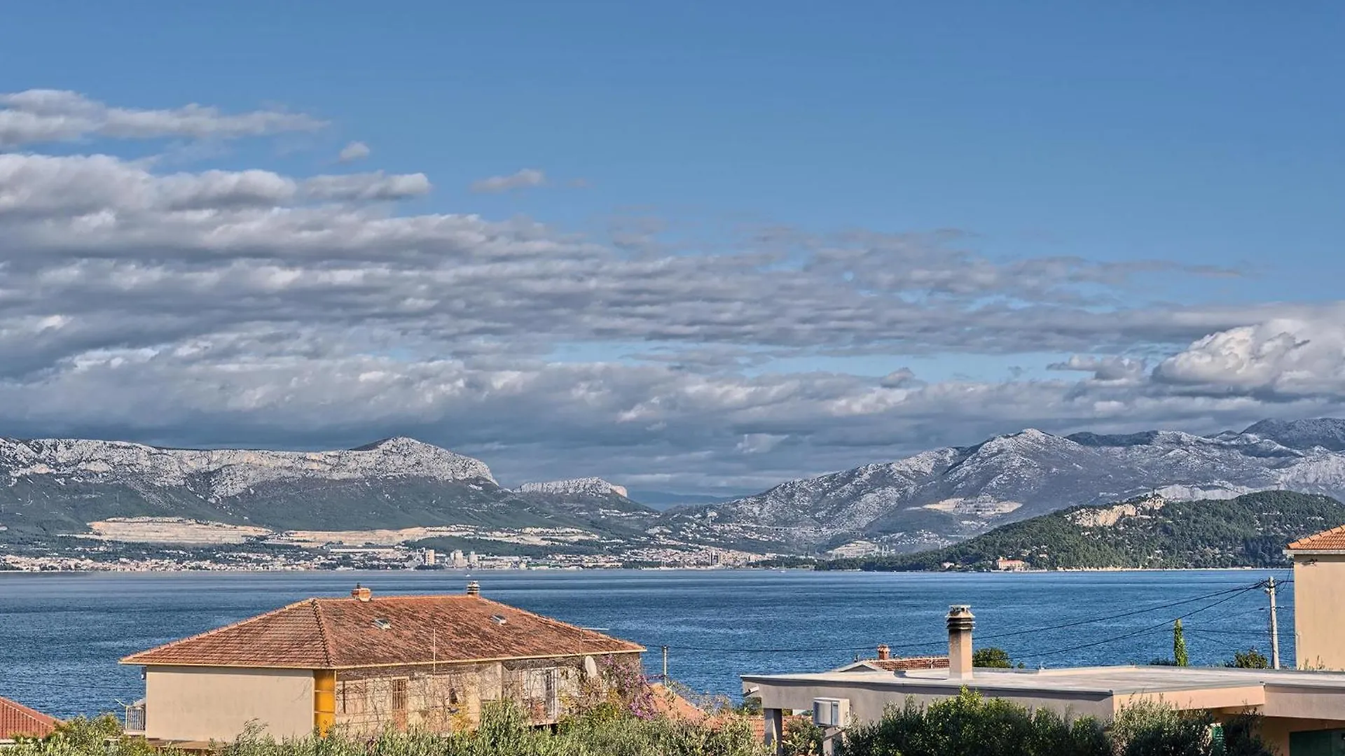 Bura Breeze - Sea-View Garden Apartment Slatine 0*,  Croatia