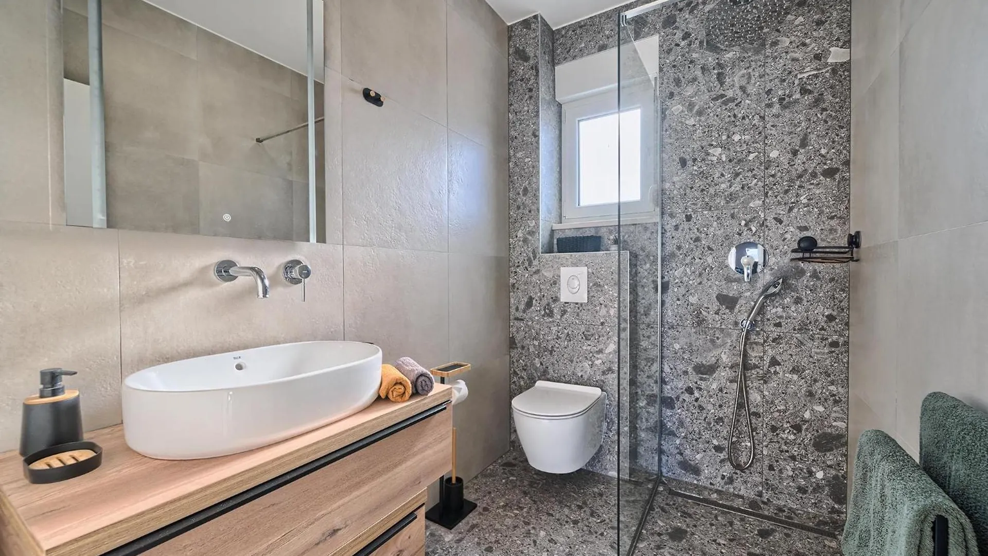 Bura Breeze - Sea-View Garden Apartment Slatine