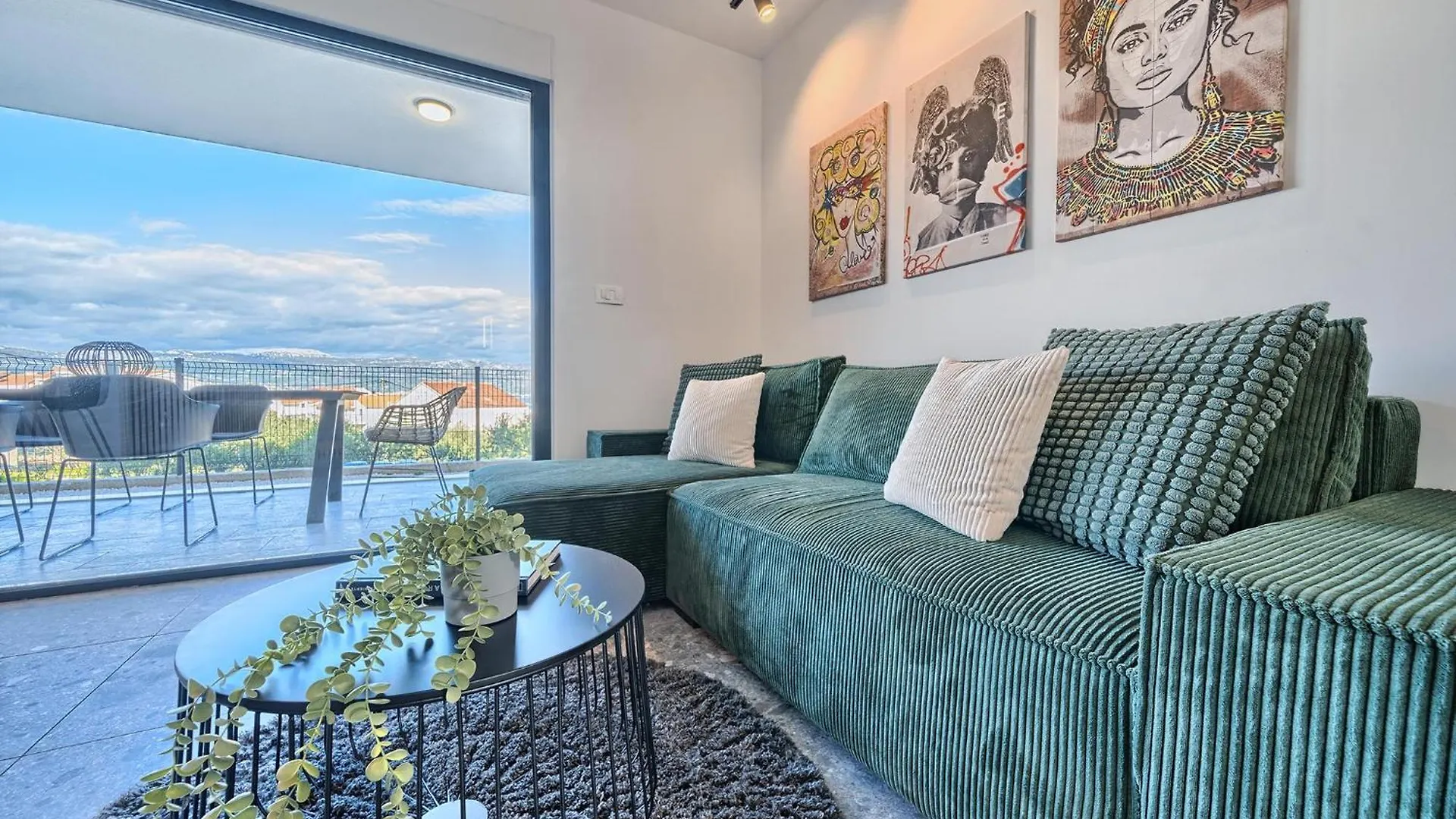 Bura Breeze - Sea-View Garden Apartment Slatine