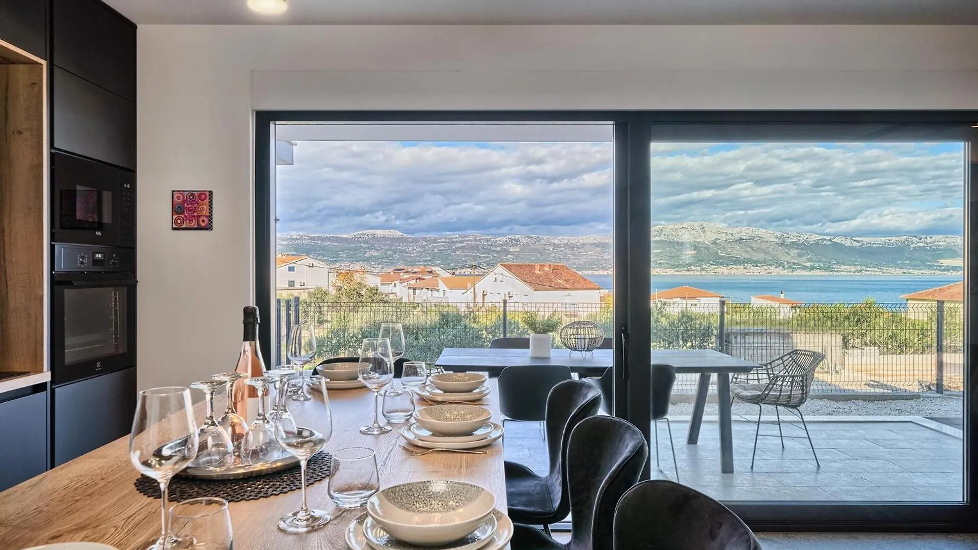 Bura Breeze - Sea-View Garden Apartment Slatine